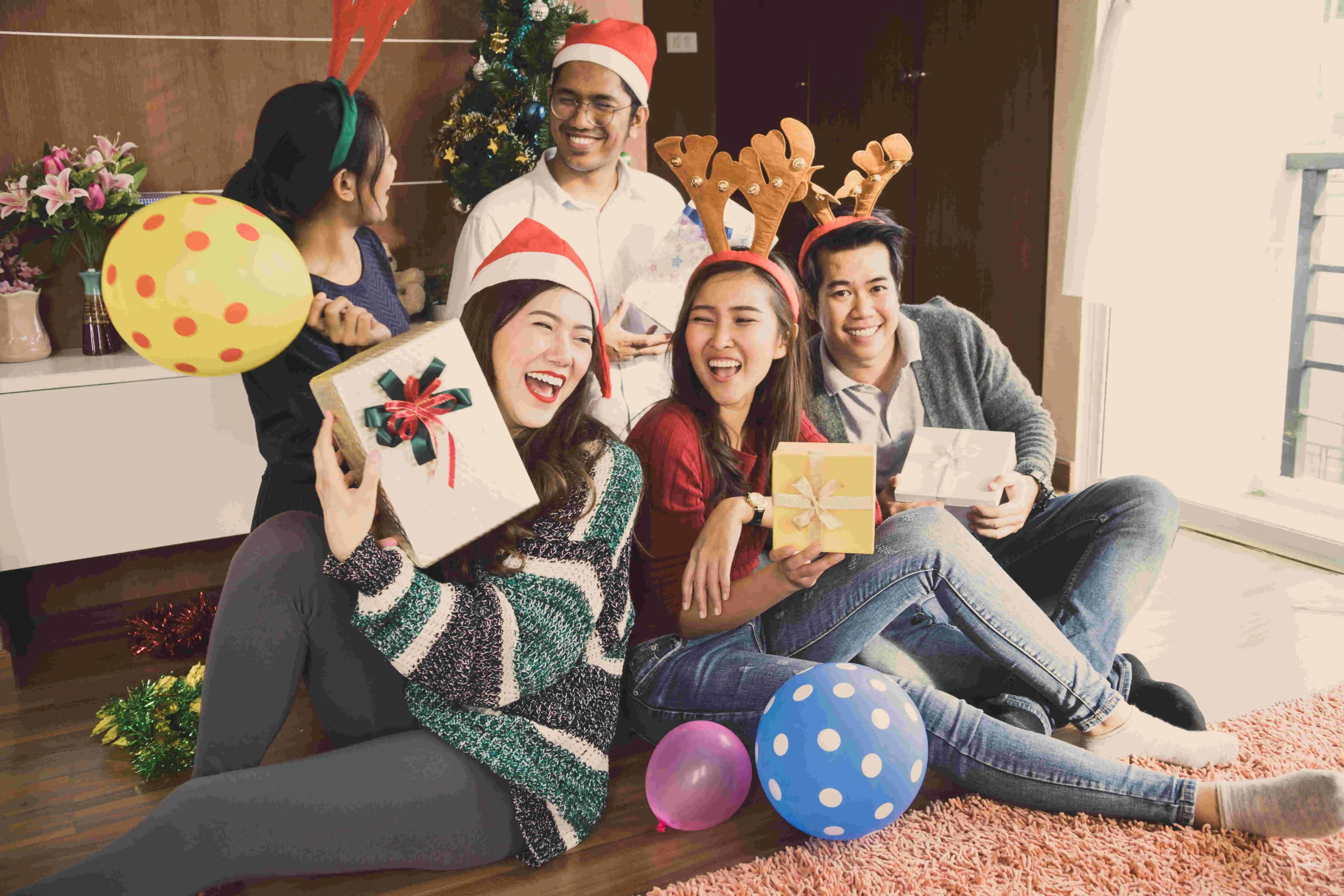 5 Types of People You’ll Gift a Kris Kringle to 